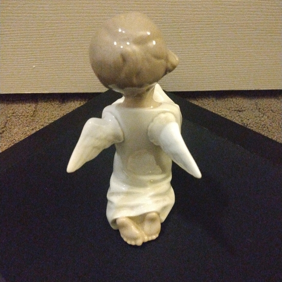 Lladro Child Angel Prayer Figurine - Picture 2 of 7